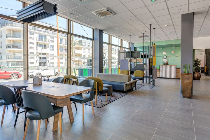 Entrance & Lobby