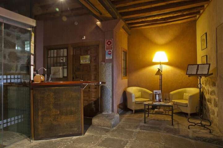 Entrance & Lobby