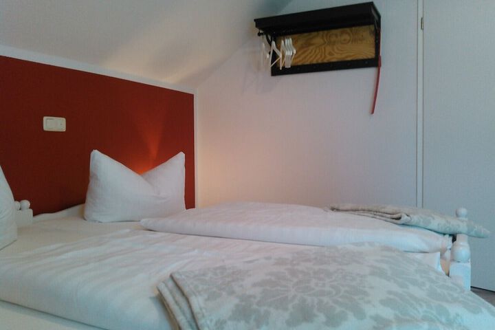 Room 9 of 35