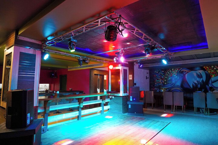 Lounge 49 of 75