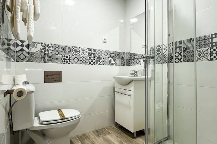 Room 32 of 48