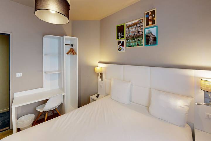 Room 3 of 65