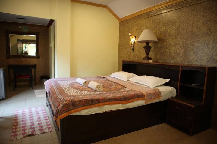 Room 2 of 27
