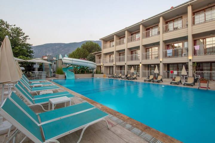Pool Hotel