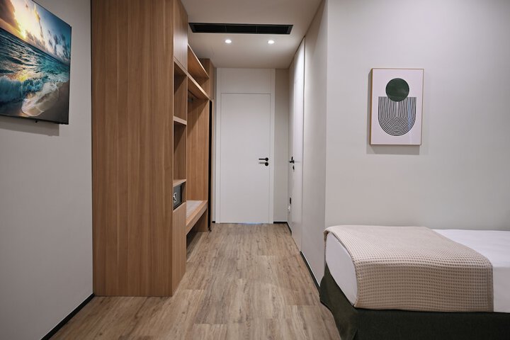 Room 3 of 72