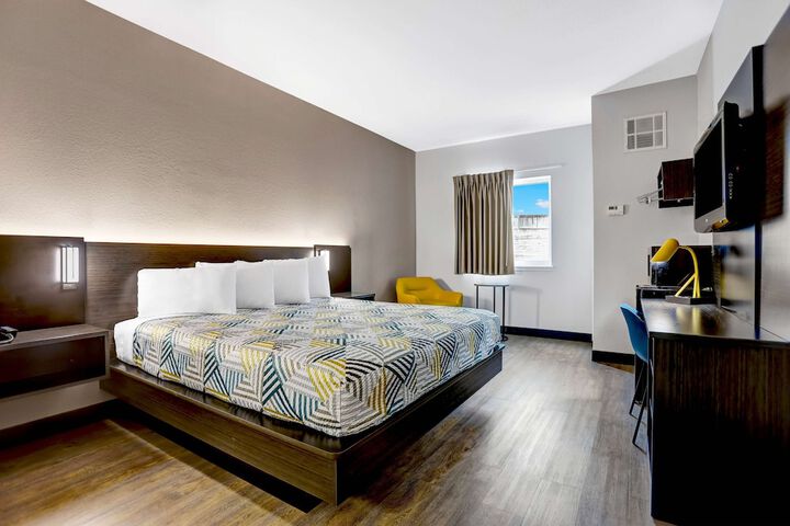 1 King Bed (8 of 15)