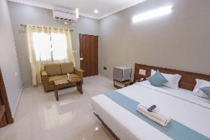 Room 12 of 18