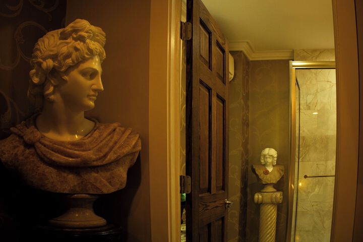 Room 70 of 76