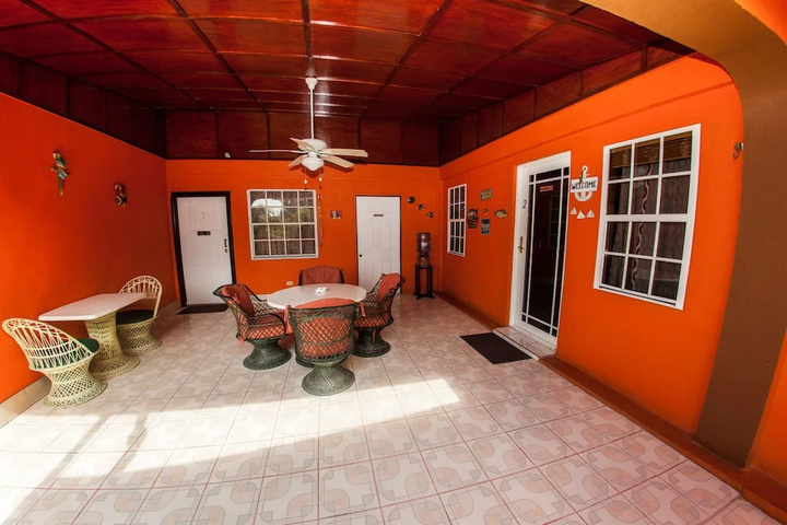 Hummingbird Home Suites Queen Room 3 1