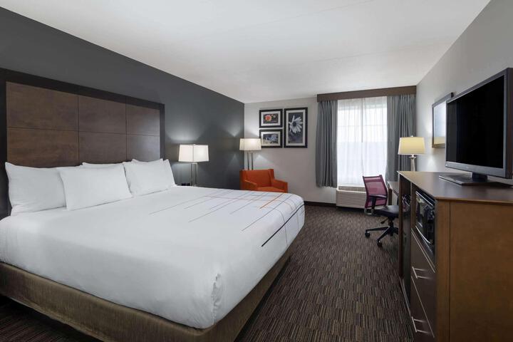 1 King Bed (1 of 8)