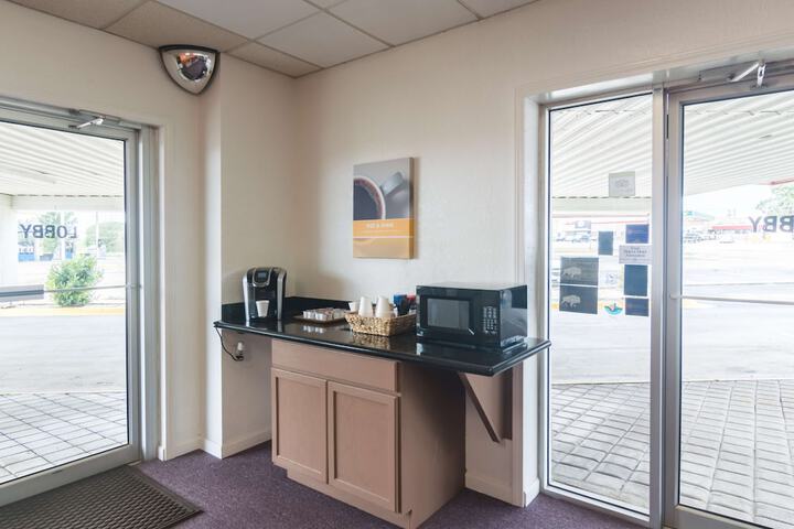 Breakfast/Coffee Service 25 of 32