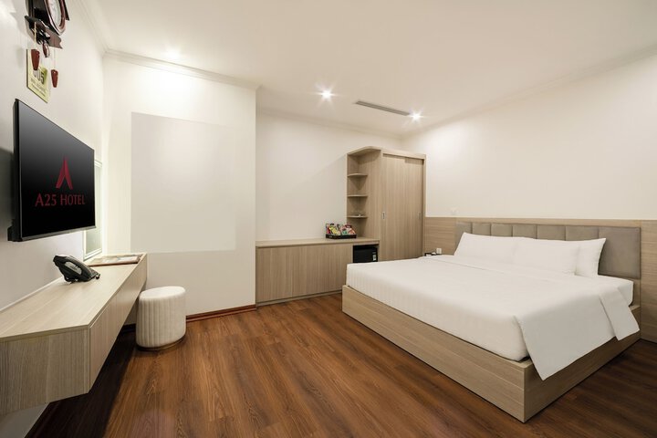 Room 5 of 16