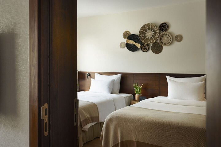 Room 27 of 145