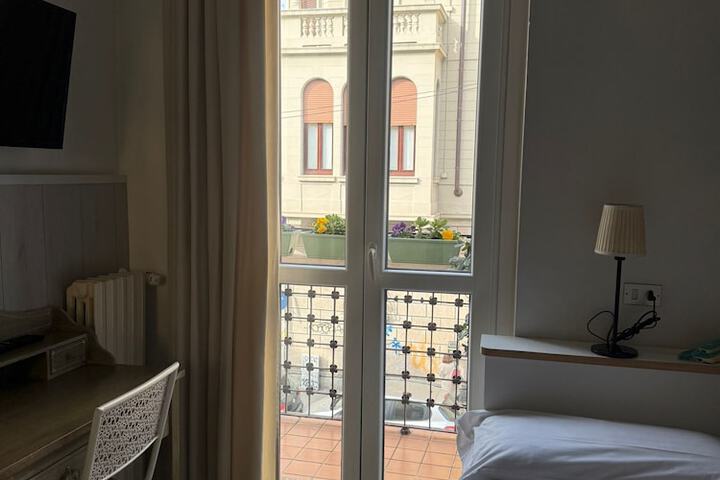 Room 22 of 37