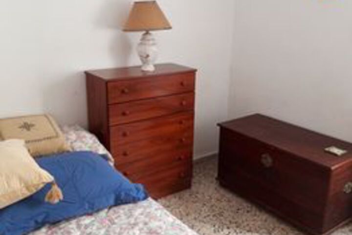 Room 13 of 33