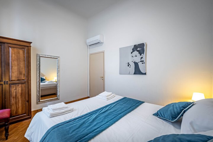 Room 5 of 27