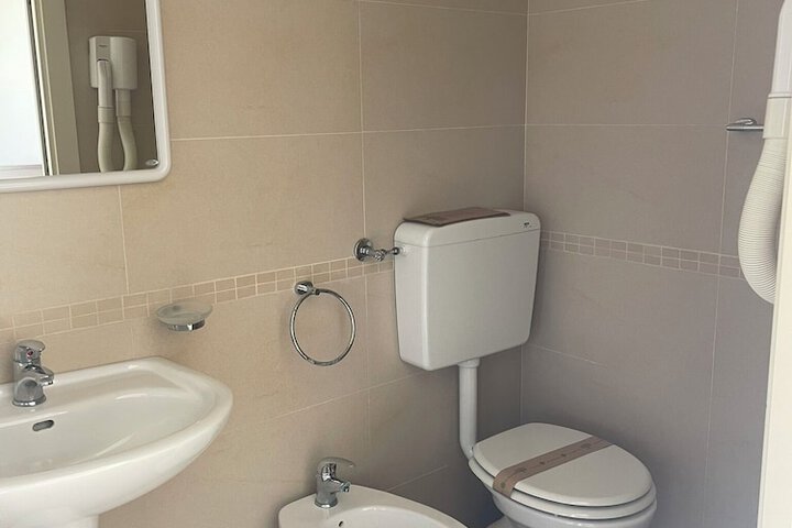 Room 18 of 49