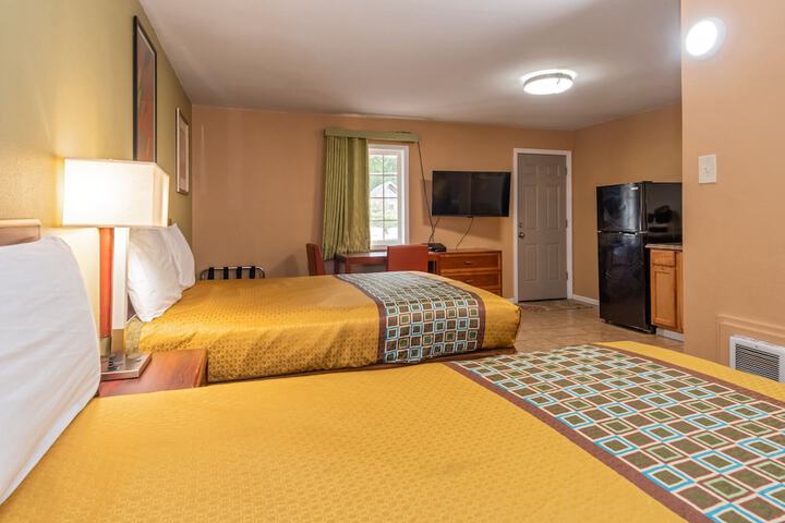 Room 12 of 16