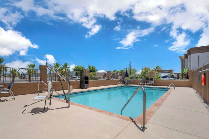 Pool Hotel