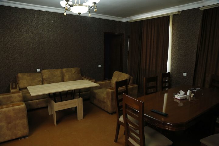 Room 9 of 10