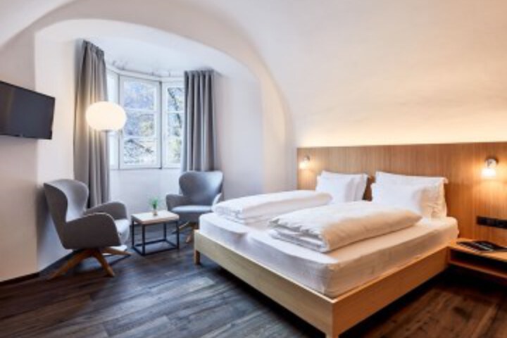 Room 2 of 42