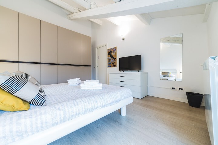 Room 3 of 16