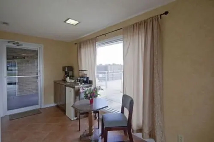 Room 2 of 6