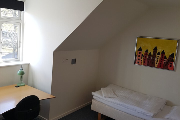 Room 2 of 39