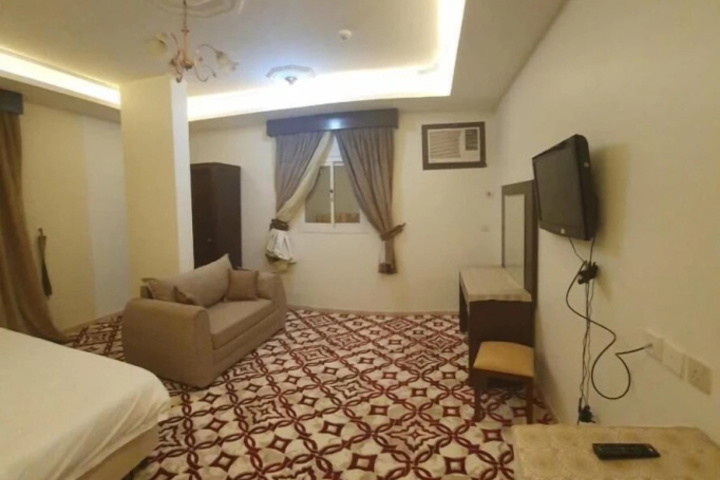 Room 5 of 11