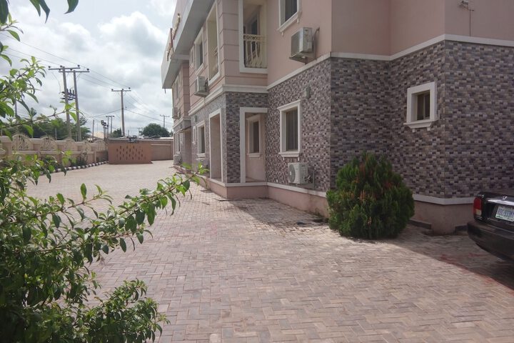Hotel Exterior 24 of 26
