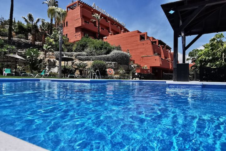 Hotel with Pool