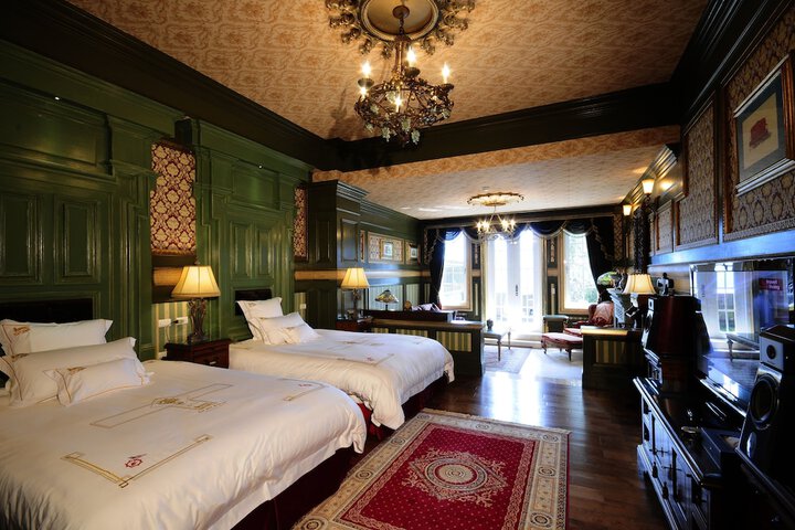 Room 16 of 39