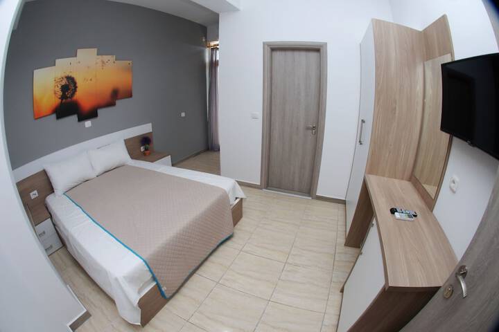 Room 9 of 38