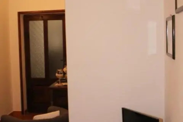 Room 4 of 6