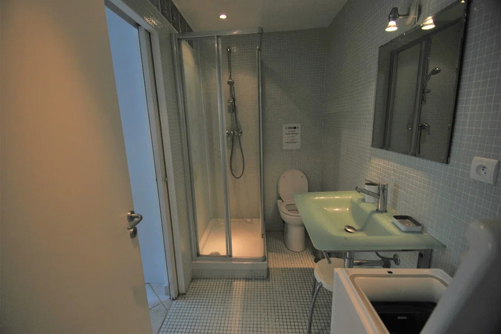Room 5 of 6