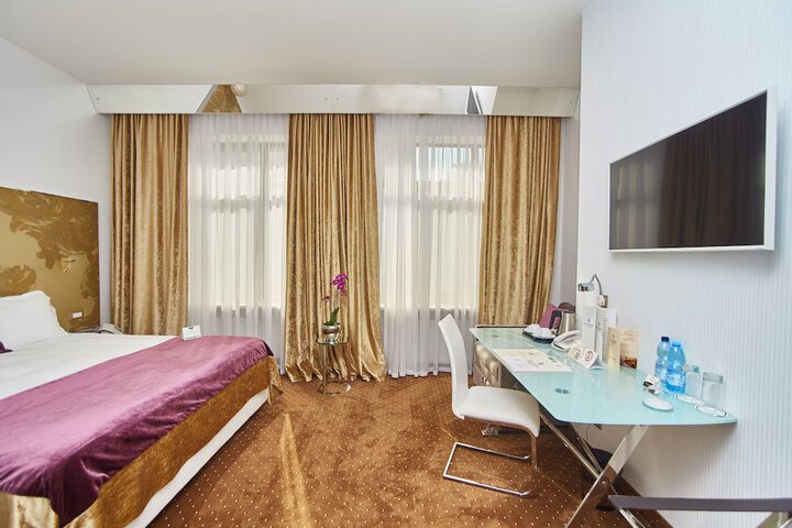 Room 33 of 105