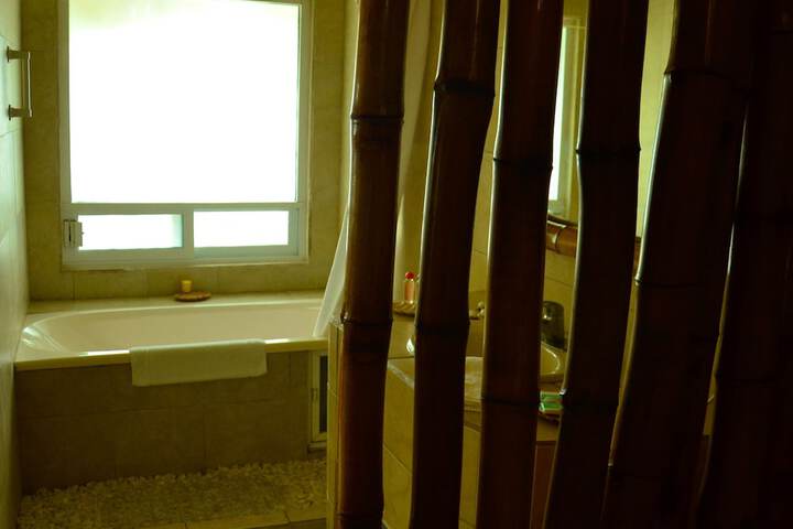 Room 33 of 80