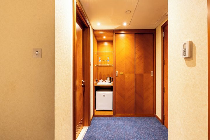 Room 12 of 46