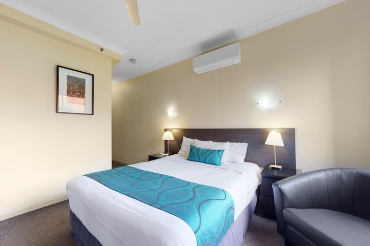 Room 6 of 75