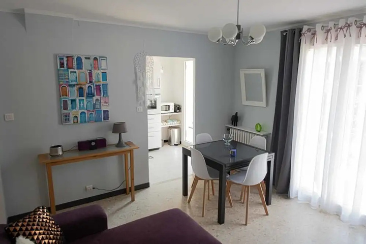 Room 2 of 11