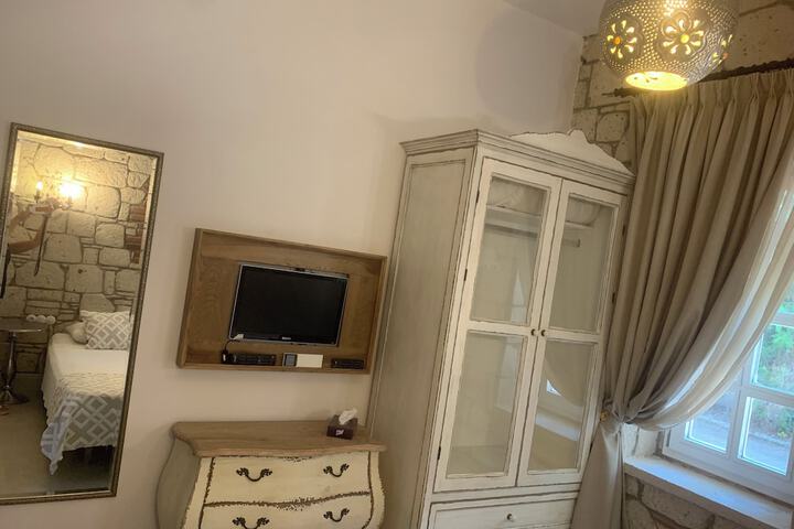 Room 21 of 80