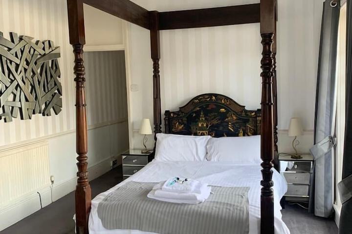 Room 7 of 10