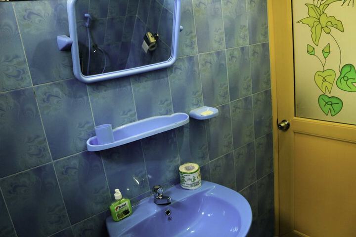 Room 10 of 13