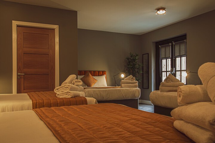 Room 9 of 38