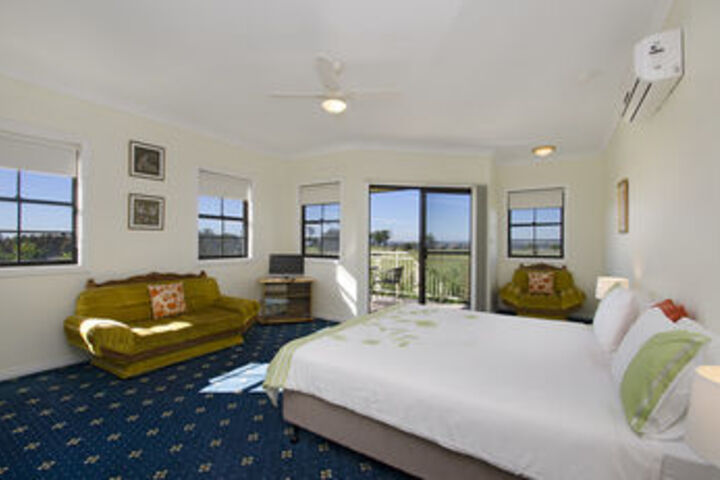 Room 27 of 38