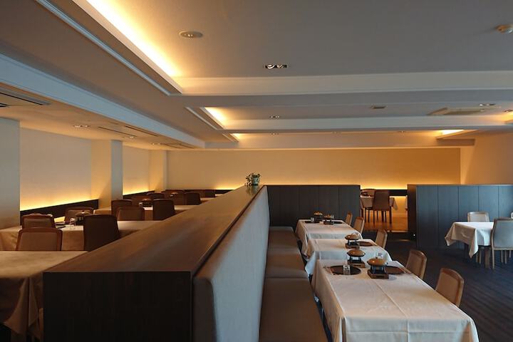 Dining 24 of 38