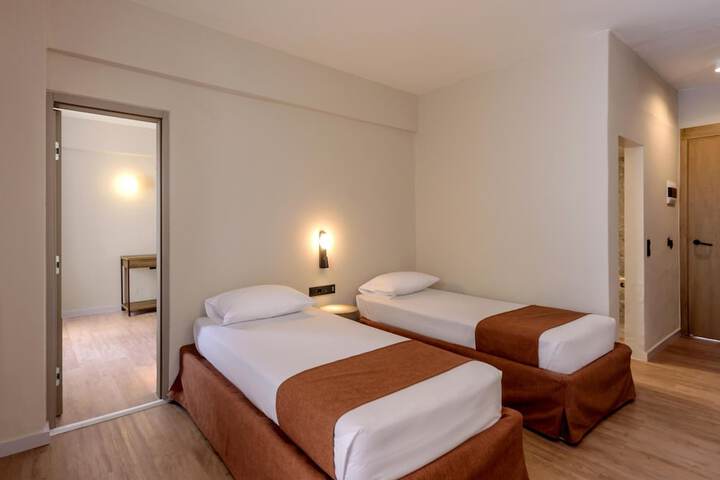 Room 35 of 123