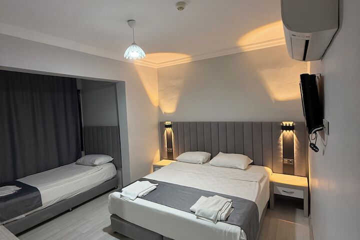 Room 8 of 16