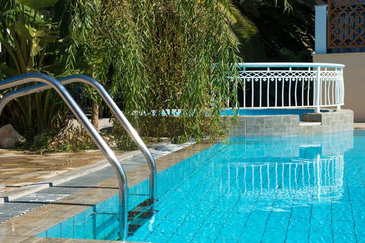 Hotel Pool