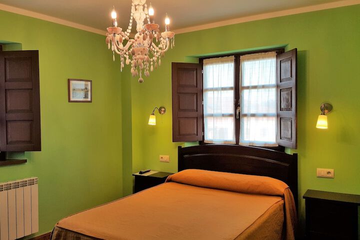 Room 9 of 12
